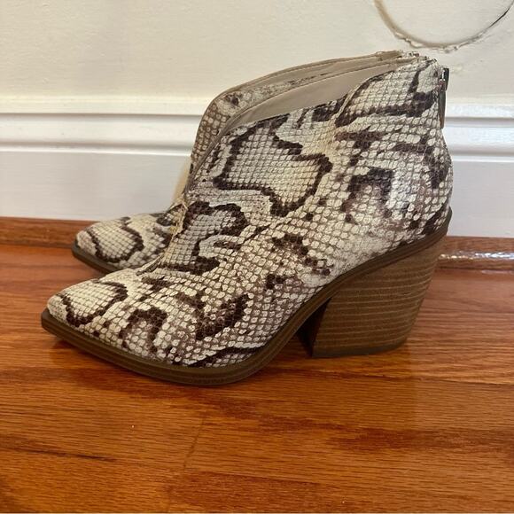 Vince Camuto Snakeskin Booties Ginsel sz 7.5 - Picture 4 of 8